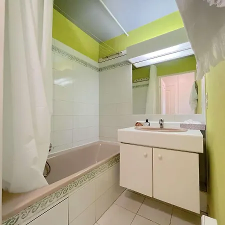 A Port Frejus, Et Commerces A Pied, Connexion Internet, Menage Inclus - Fr-1-226a-168 Apartment *