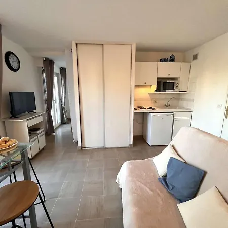 A Port Frejus, Et Commerces A Pied, Connexion Internet, Menage Inclus - Fr-1-226a-168 Apartment Frejus